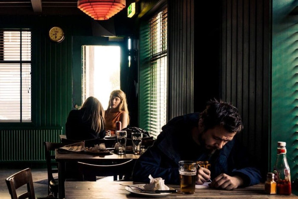 Einsam på kafe